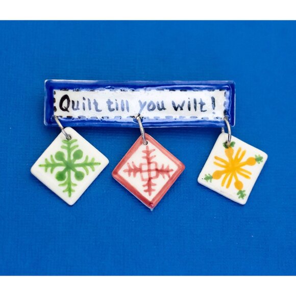 Vintage Ceramic Quilt Till You Wil Diamond Snowflakes Brooch D10 - Picture 1 of 2